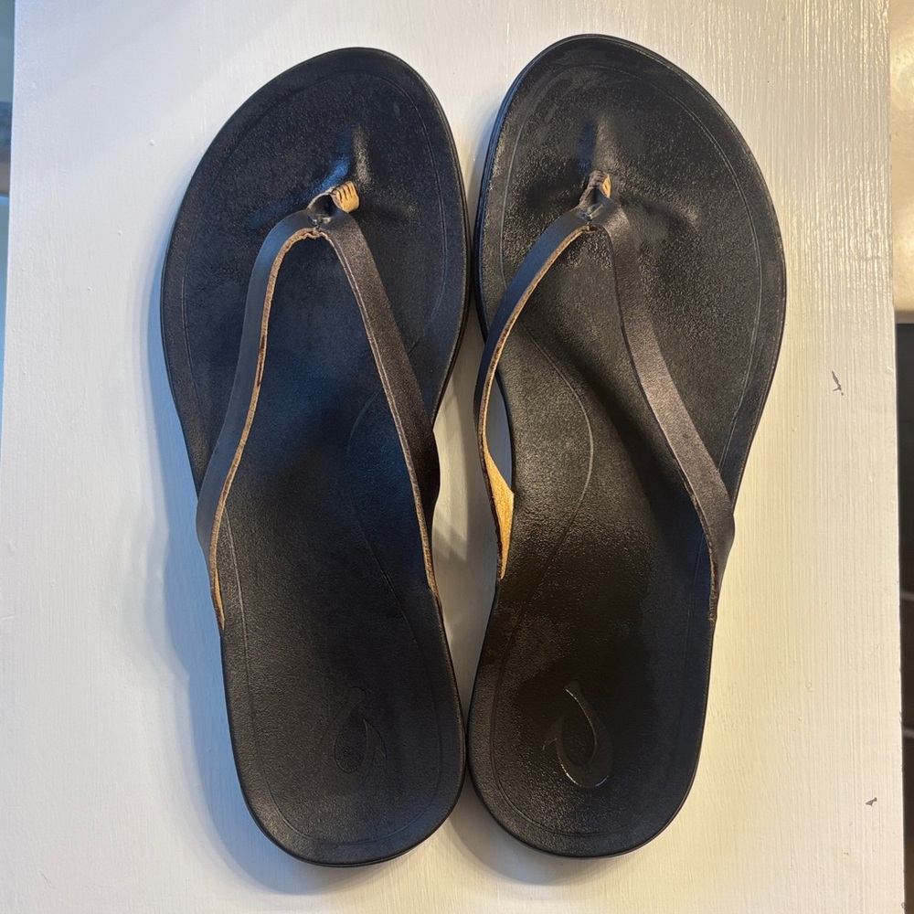 OluKai Women's Black Flip Flops